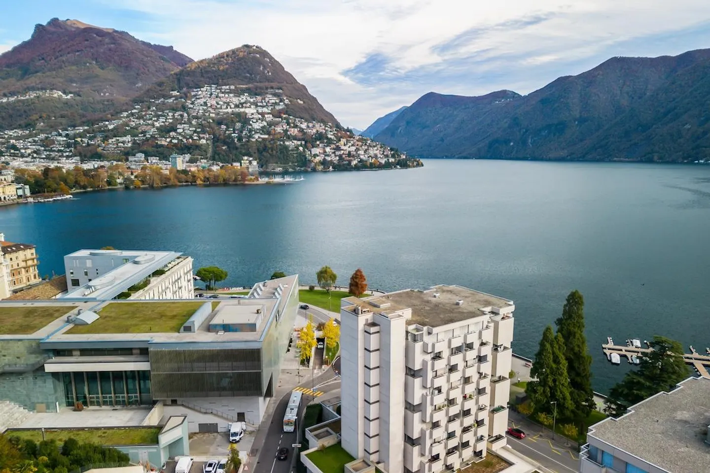 Elegante Attico Duplex con Vista Lago - Foto 13 di 13