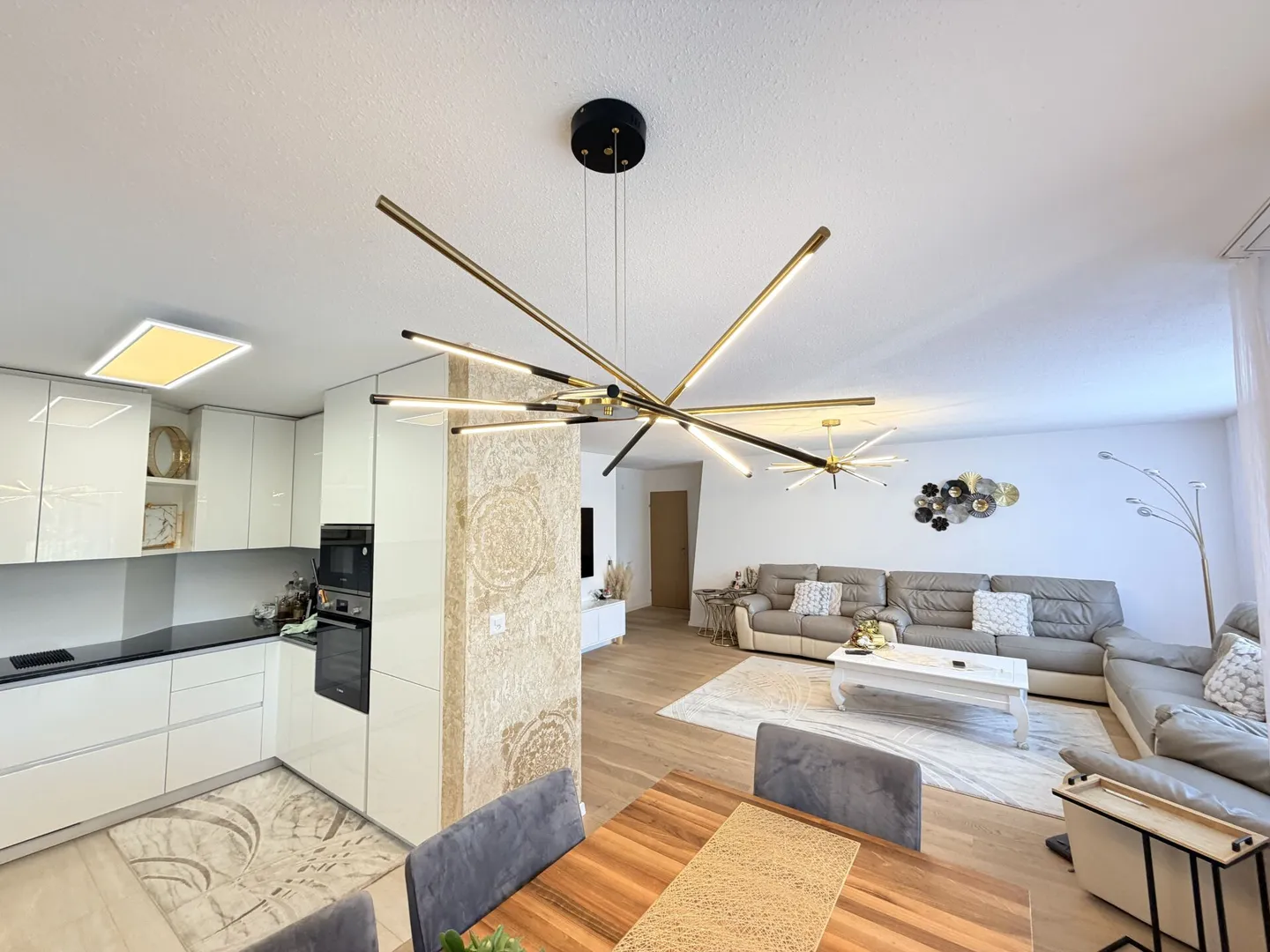 Appartamento attraente di 4,5 stanze con molto comfort abitativo - Foto 3 di 11