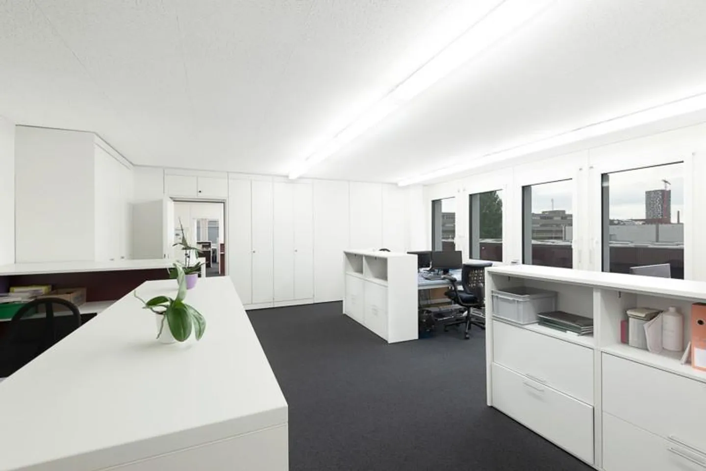 Perfekter Anschluss an das öV- und Strassennetz: 166 m2 Büroraum - Foto 6 von 7