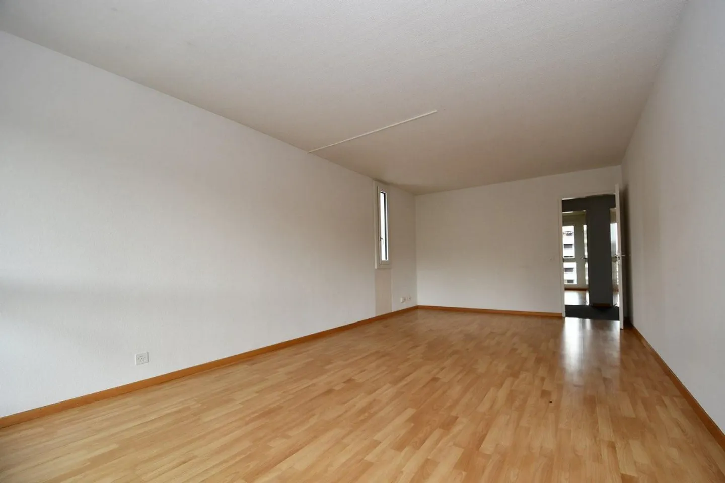 Sonnige 3.5-Zimmerwohnung mit Weitsicht im Kleefeld - Foto 4 von 10