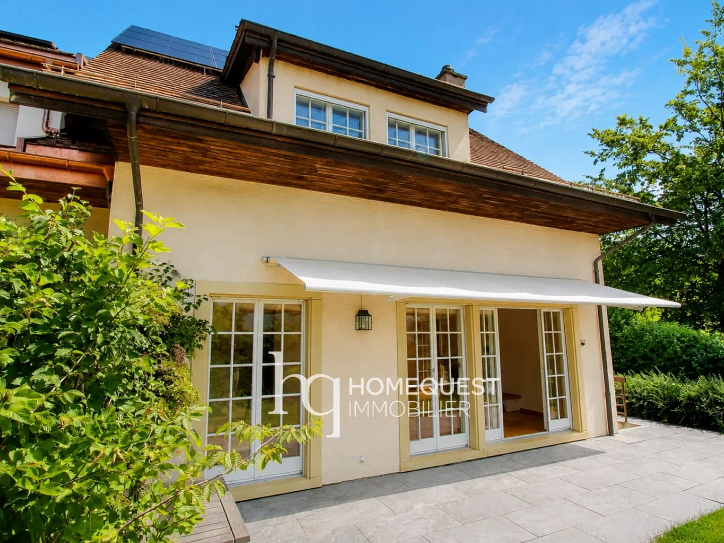 Elegant Semi-Detached Villa - Photo 3 of 12