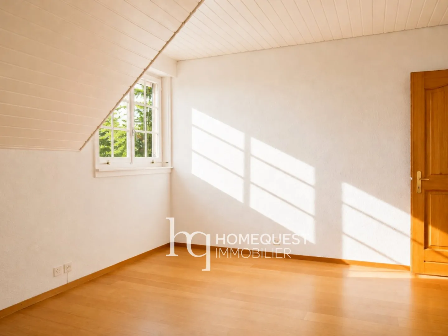 Elegant Semi-Detached Villa - Photo 8 of 12
