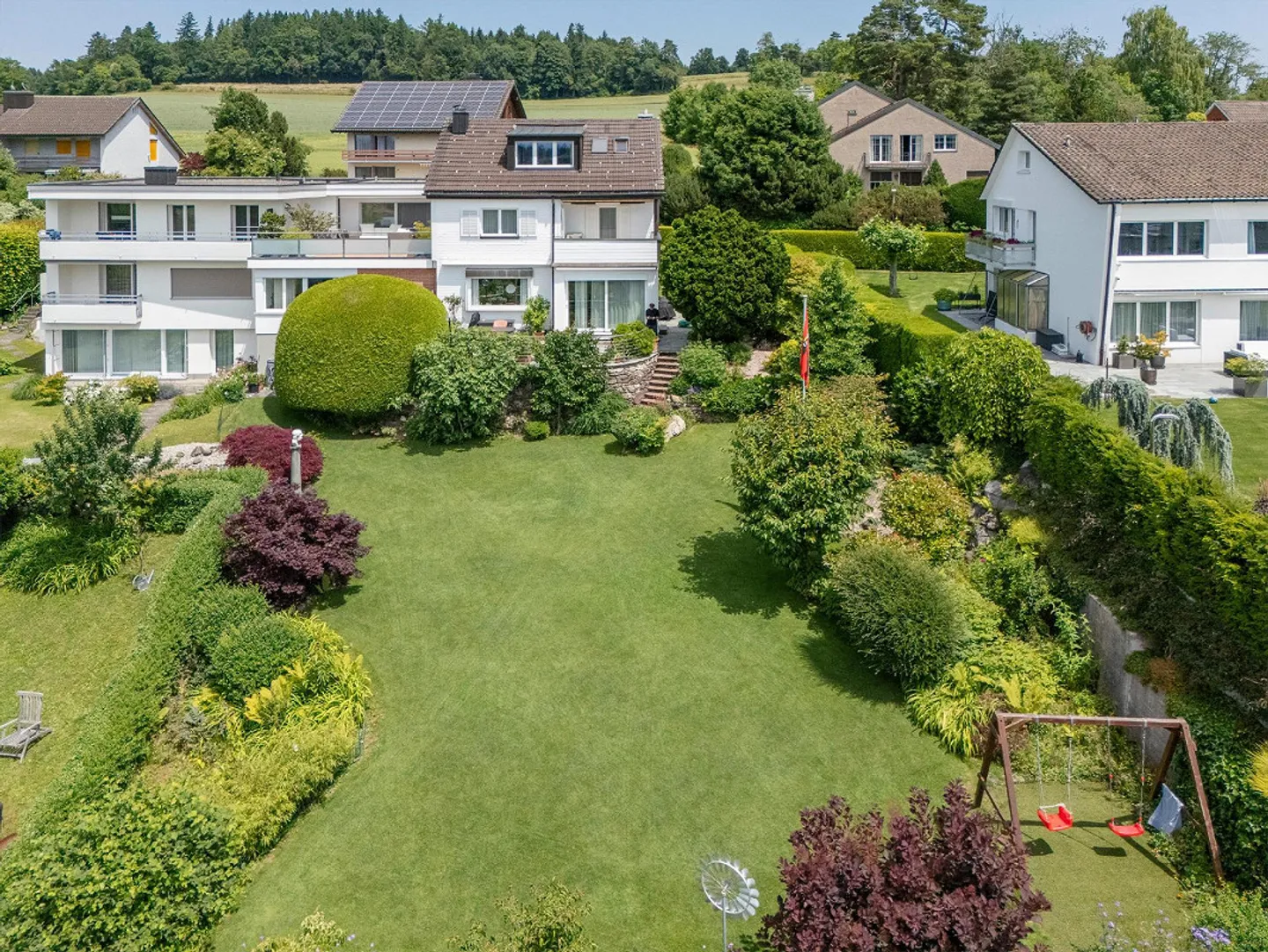 Grosszügiges Familienhaus mit Traumgarten und Weitblick - Foto 1 von 6