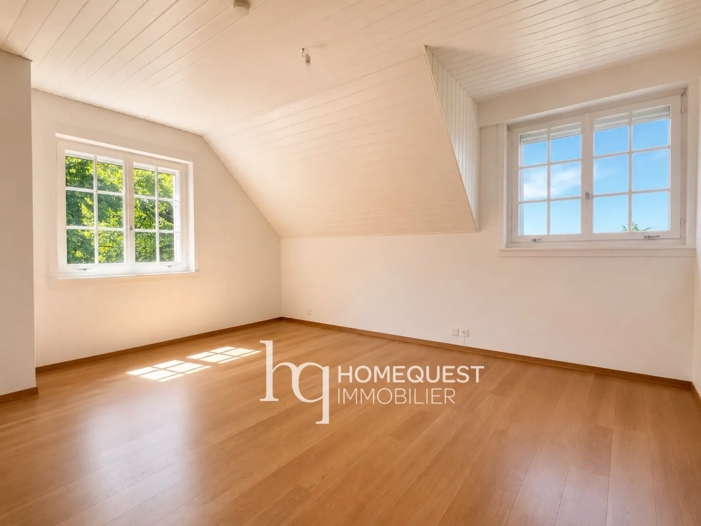 Elegant Semi-Detached Villa - Photo 9 of 12