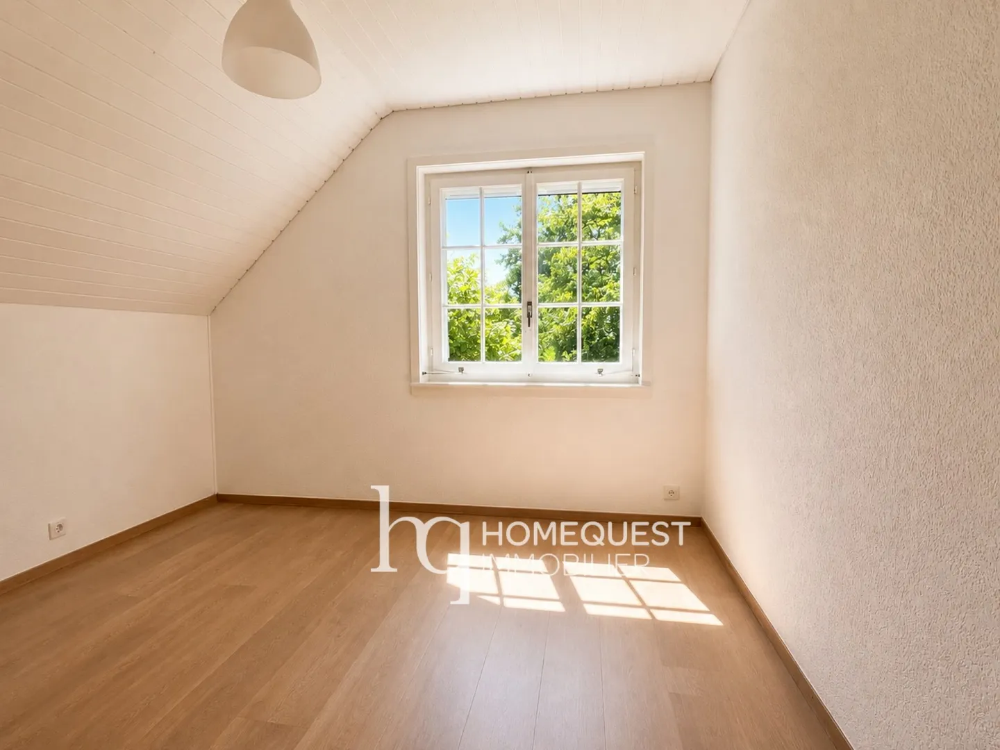Elegant Semi-Detached Villa - Photo 10 of 12