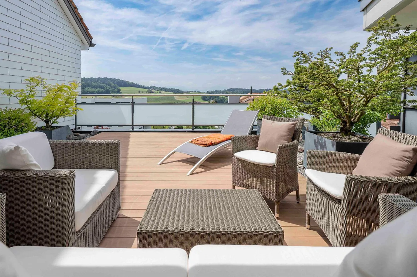 Grosszügiges Familienhaus mit Traumgarten und Weitblick - Foto 4 von 6