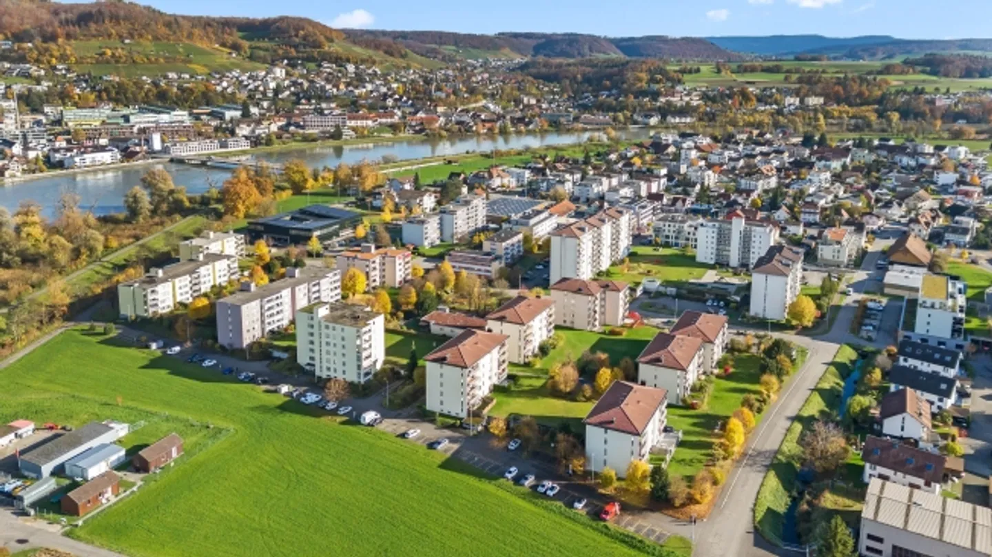 Bright 5.5-room apartment with large balcony in Böttstein for sale - Photo 1 of 13