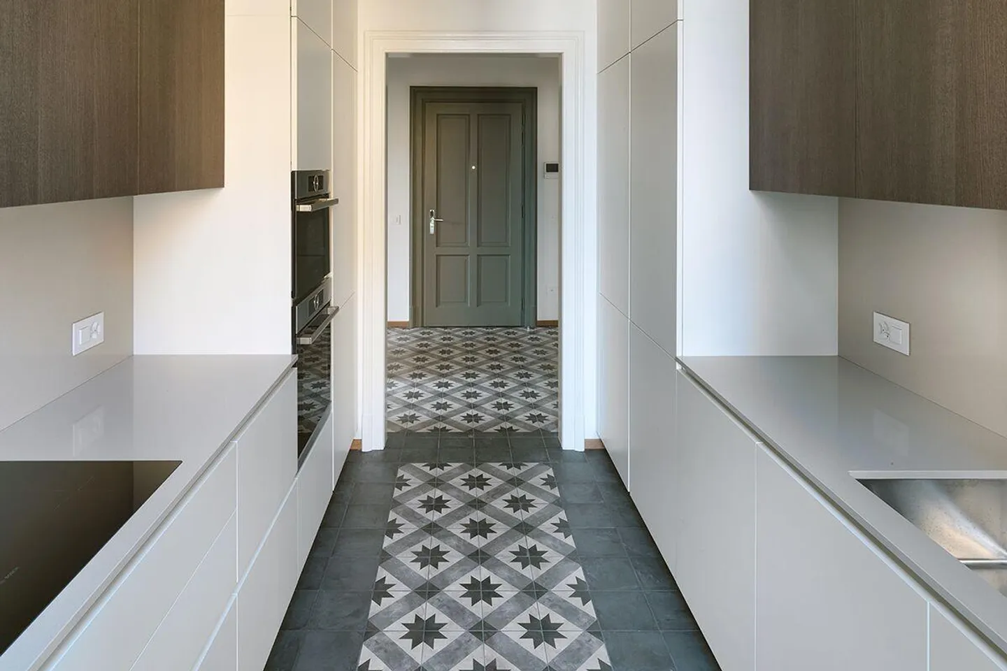 Elegant apartment with garden in historic villa - Photo 7 of 16