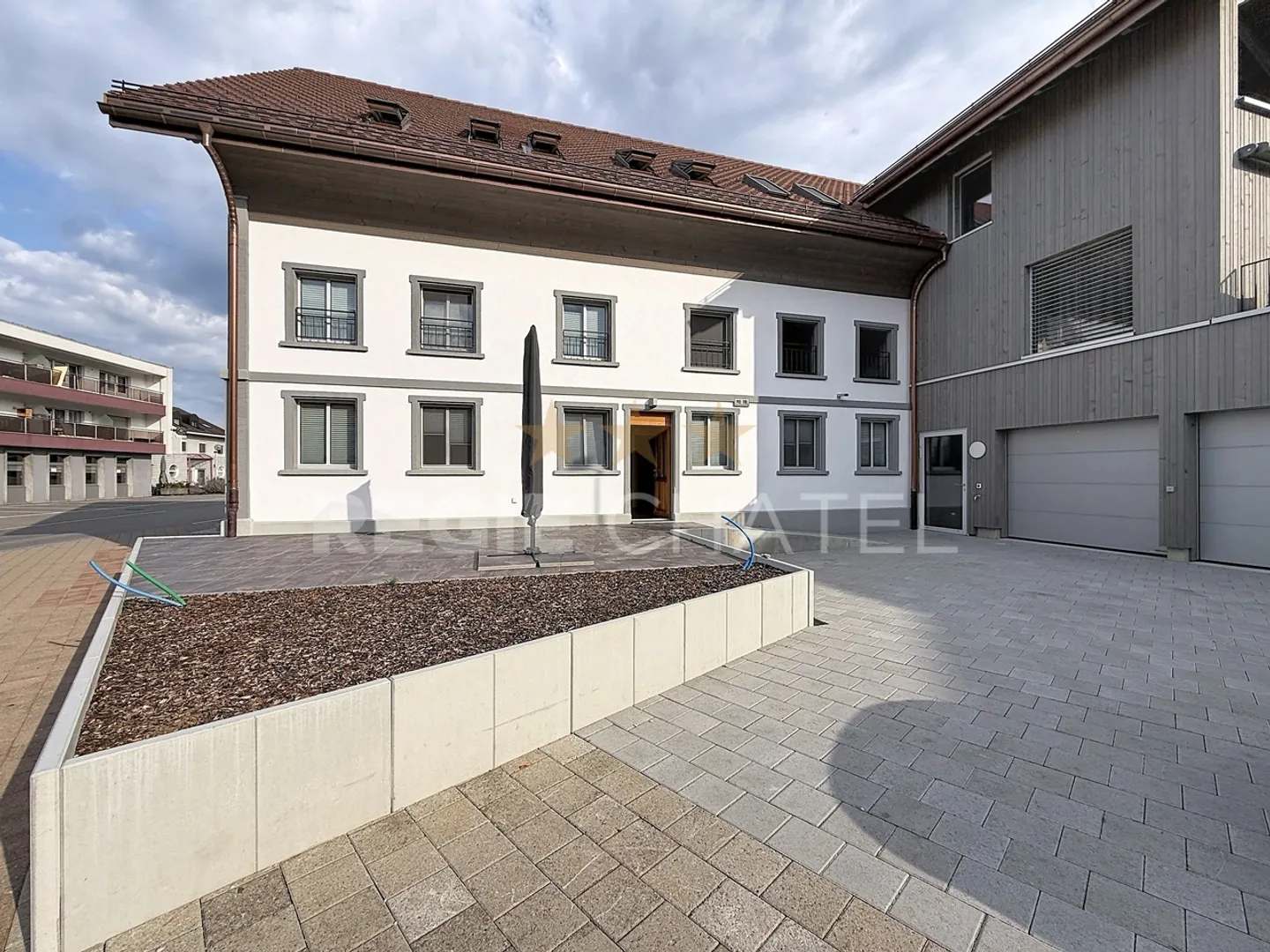 Charming 2.5-room apartment in the heart of the village - Photo 1 of 7