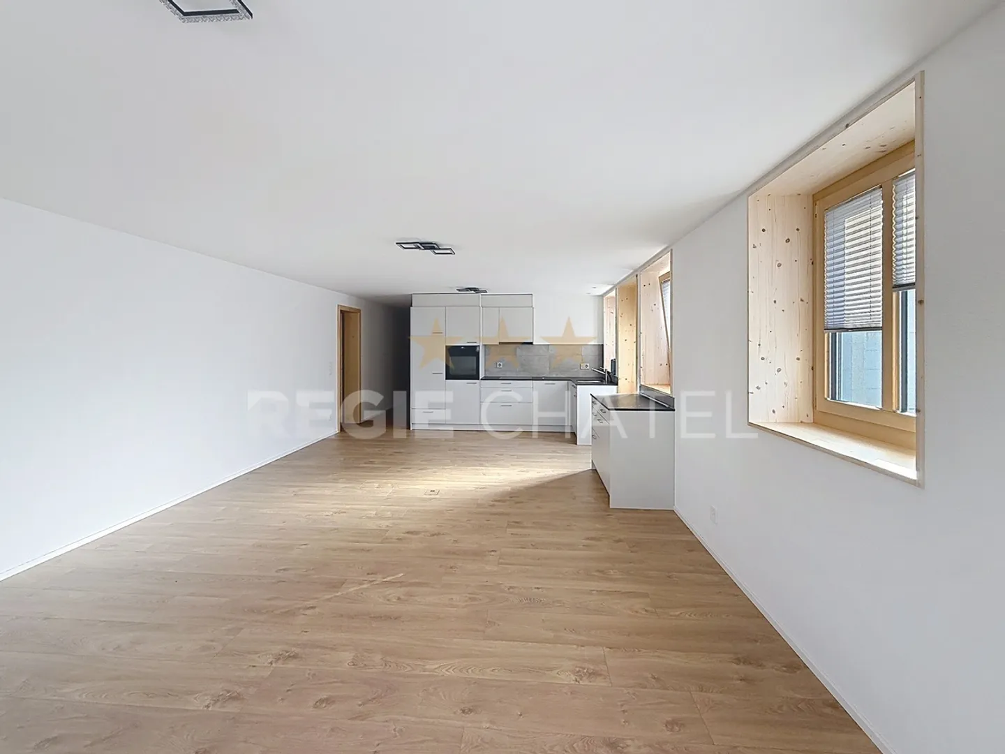 Charming 2.5-room apartment in the heart of the village - Photo 4 of 7