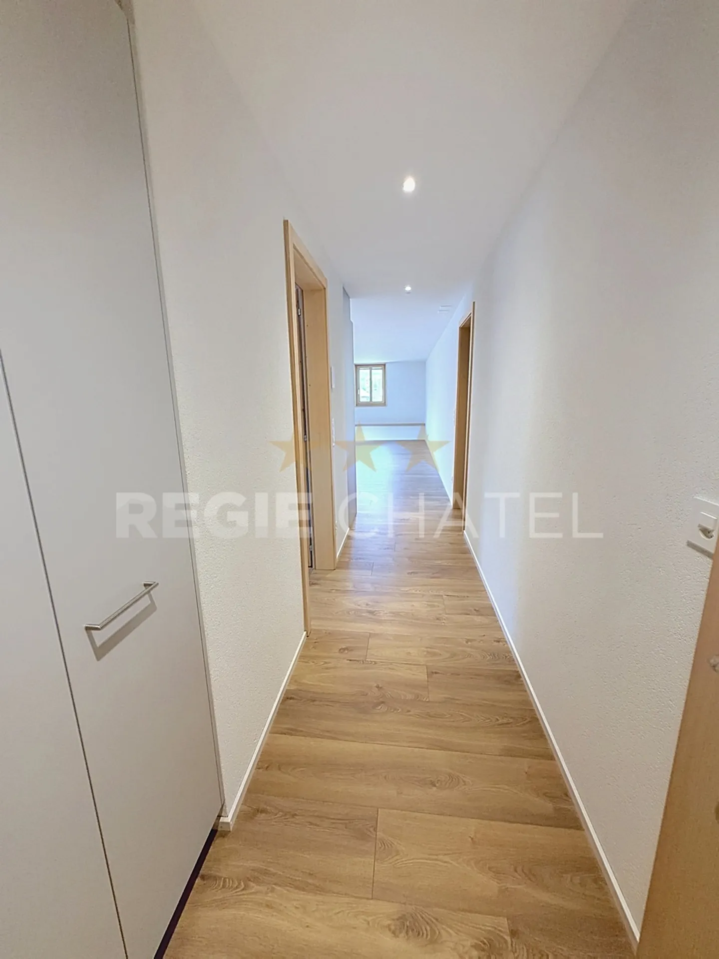 Charming 2.5-room apartment in the heart of the village - Photo 5 of 7