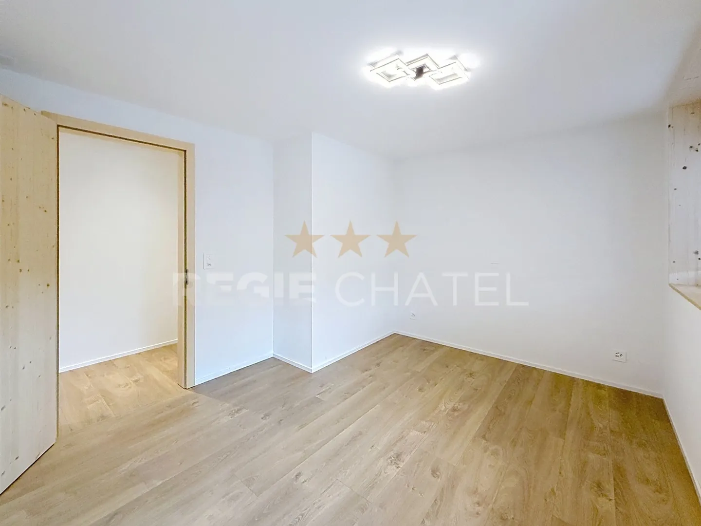 Charming 2.5-room apartment in the heart of the village - Photo 6 of 7