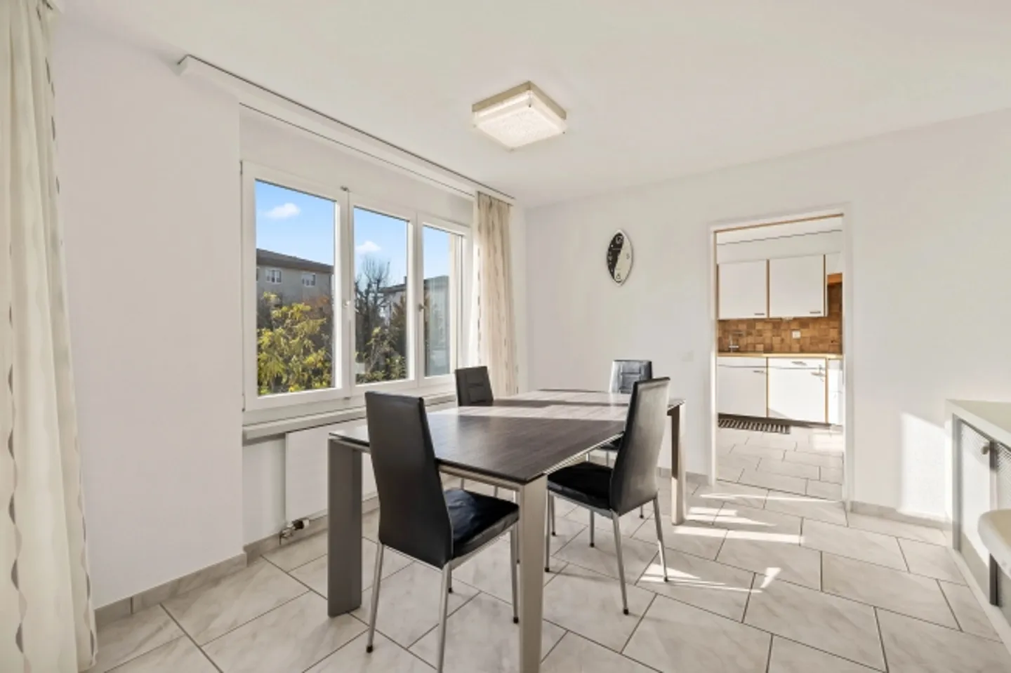 Bright 5.5-room apartment with large balcony in Böttstein for sale - Photo 6 of 13