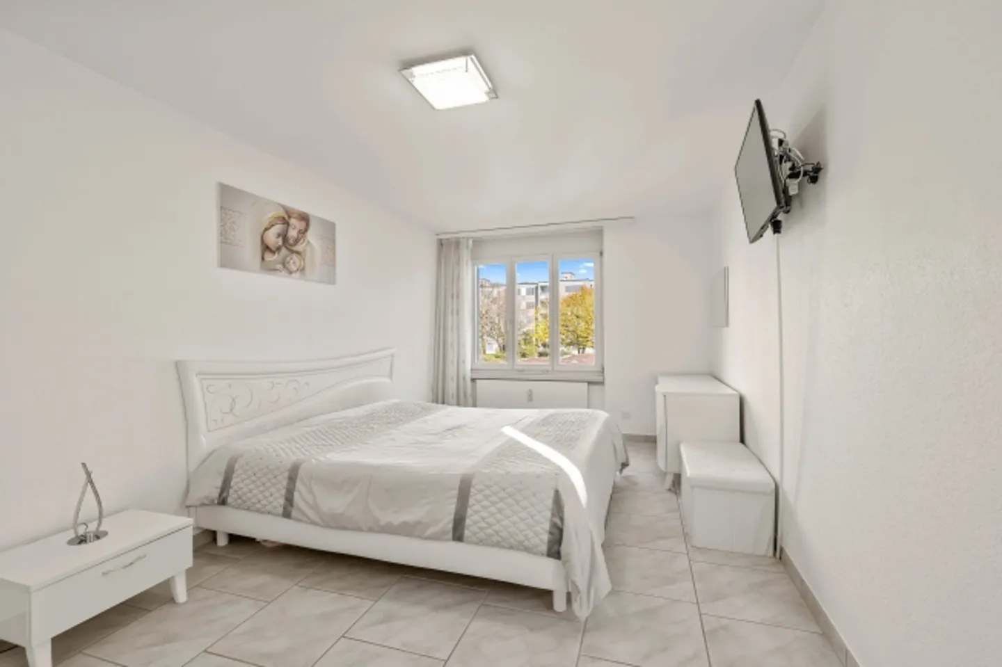 Bright 5.5-room apartment with large balcony in Böttstein for sale - Photo 8 of 13