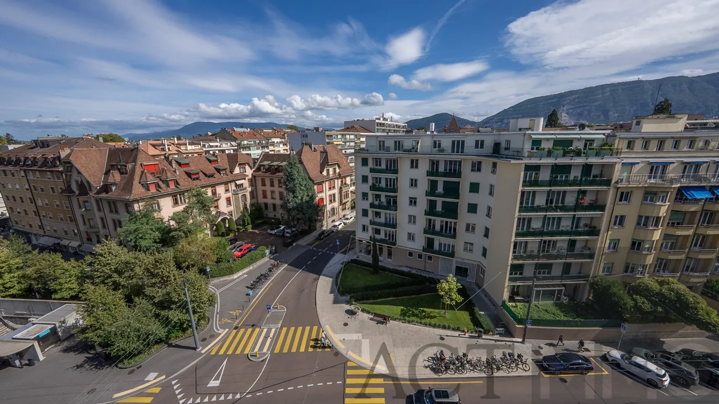 Rare in Champel: apartment and attic studio with two terraces - Photo 3 of 3