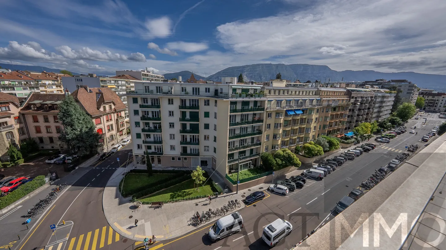 Rare in Champel: apartment and attic studio with two terraces - Photo 2 of 3