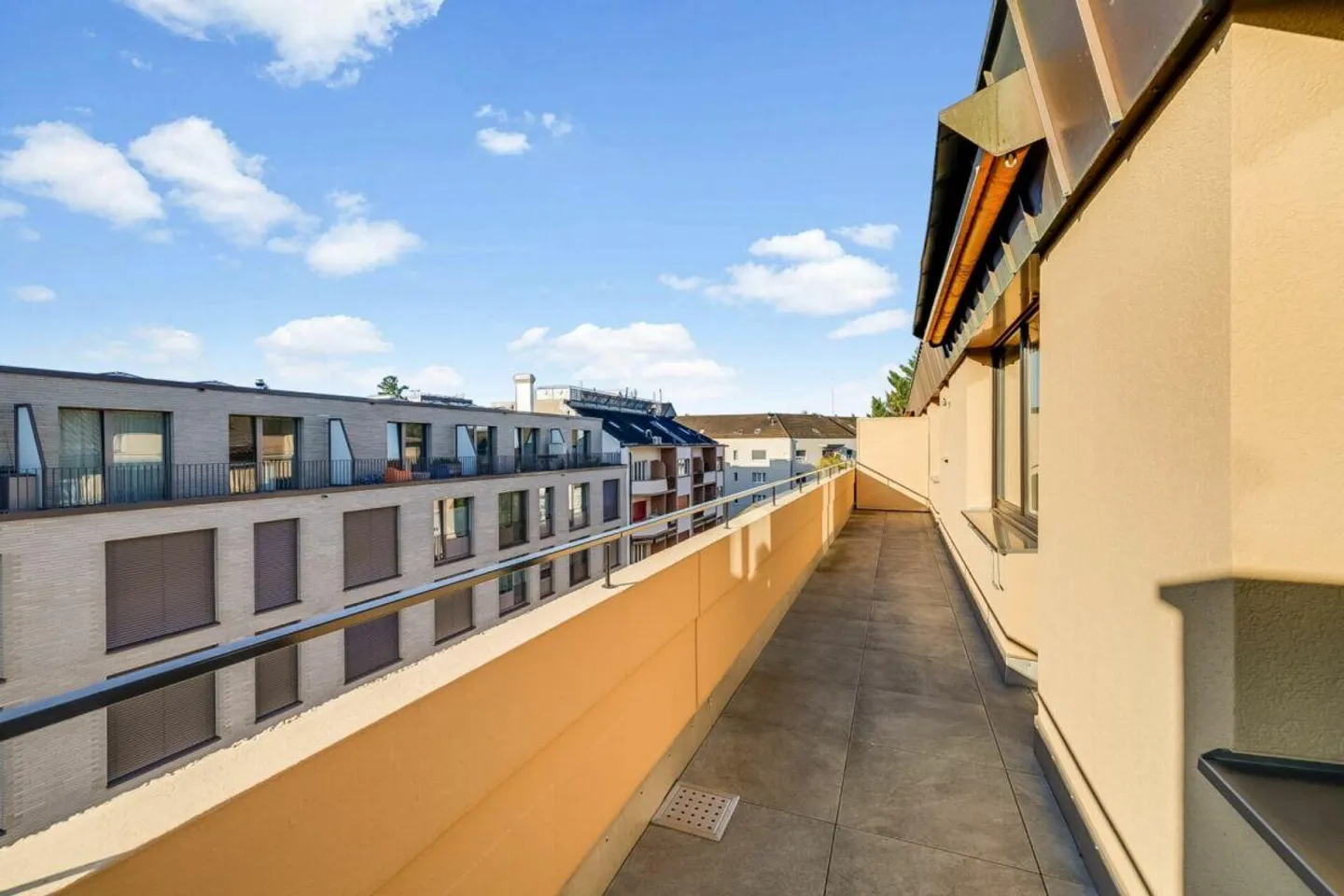 «Über den Dächern von Basel- 4.5-Zi. Attikawohnung mit 2 Terrassen und 2 AEP» - Foto 4 von 13