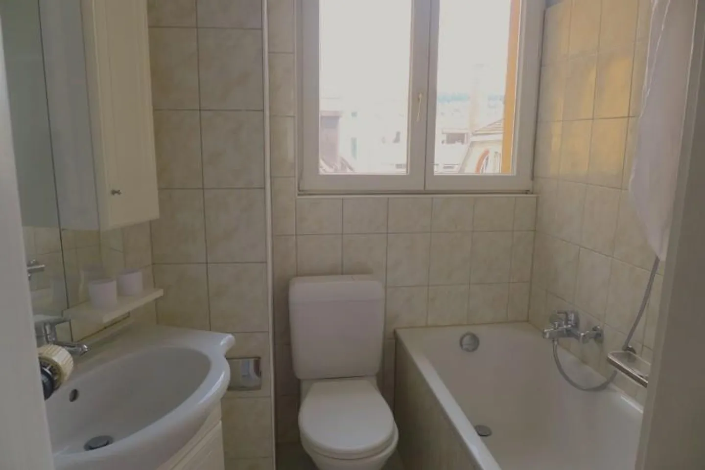 La vie urbaine rencontre la tranquillité : Appartement 3 pièces élégant - Photo 2 sur 5