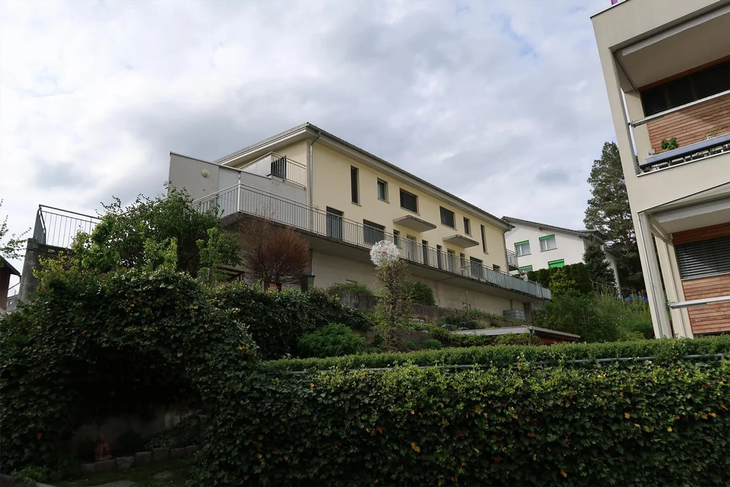 Casa familiare doppia di 6 1/2 stanze - Foto 2 di 18