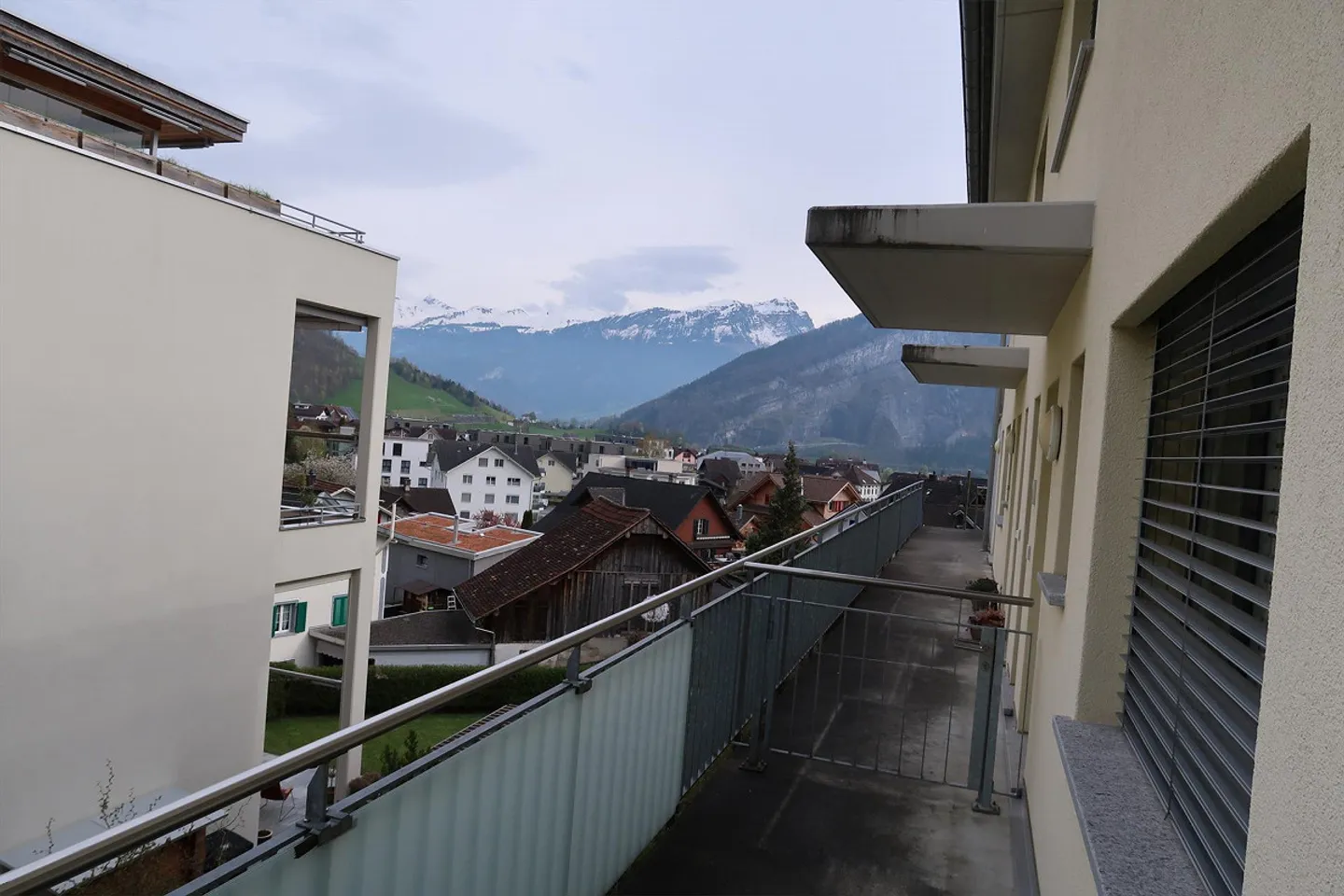 Casa familiare doppia di 6 1/2 stanze - Foto 4 di 18