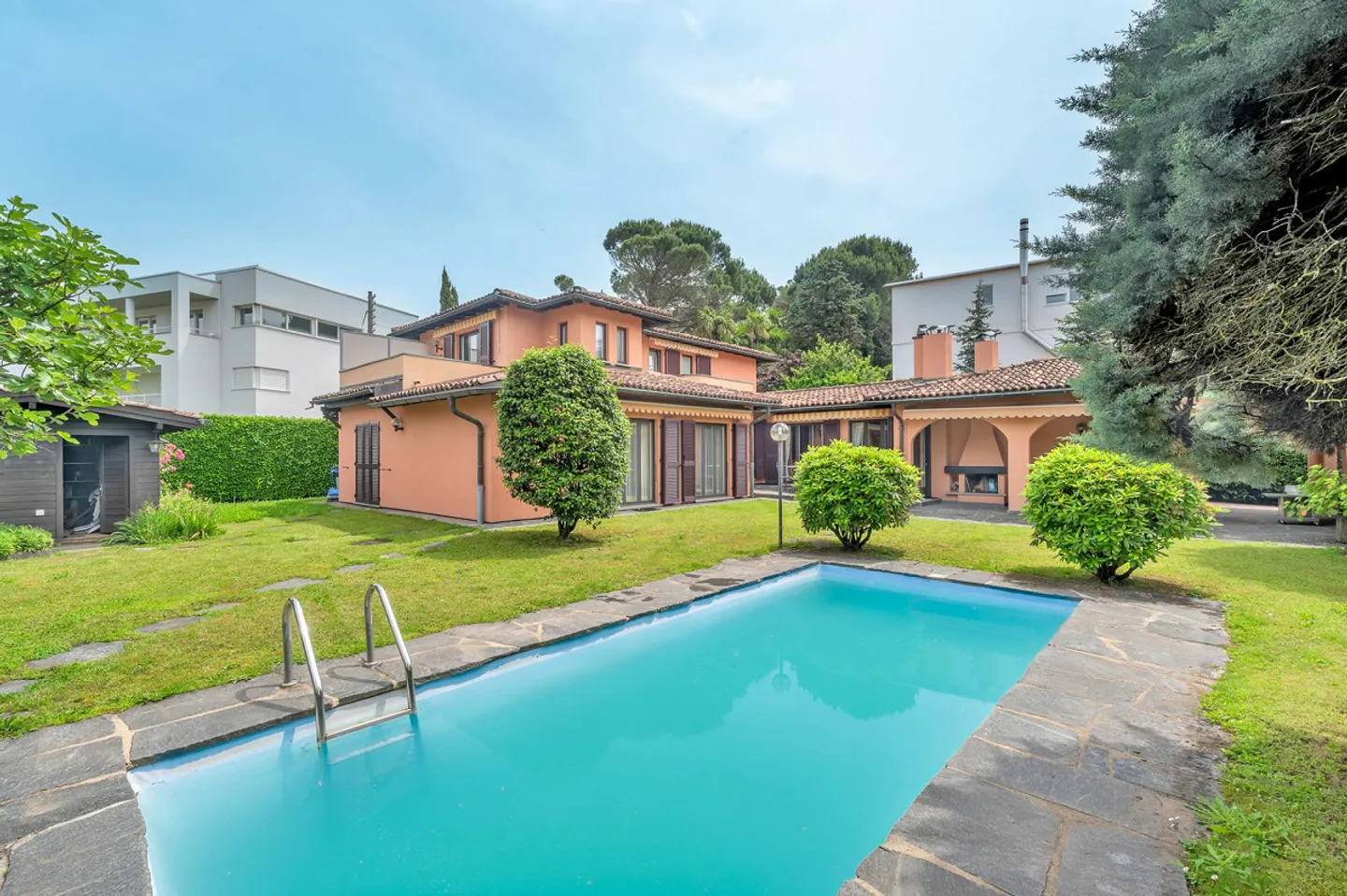 VILLA 85 LOC AVEC JARDIN ET PISCINE - Photo 1 sur 9