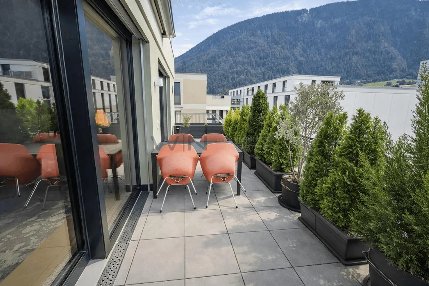 Appartamento moderno con terrazza - Foto 2 di 9