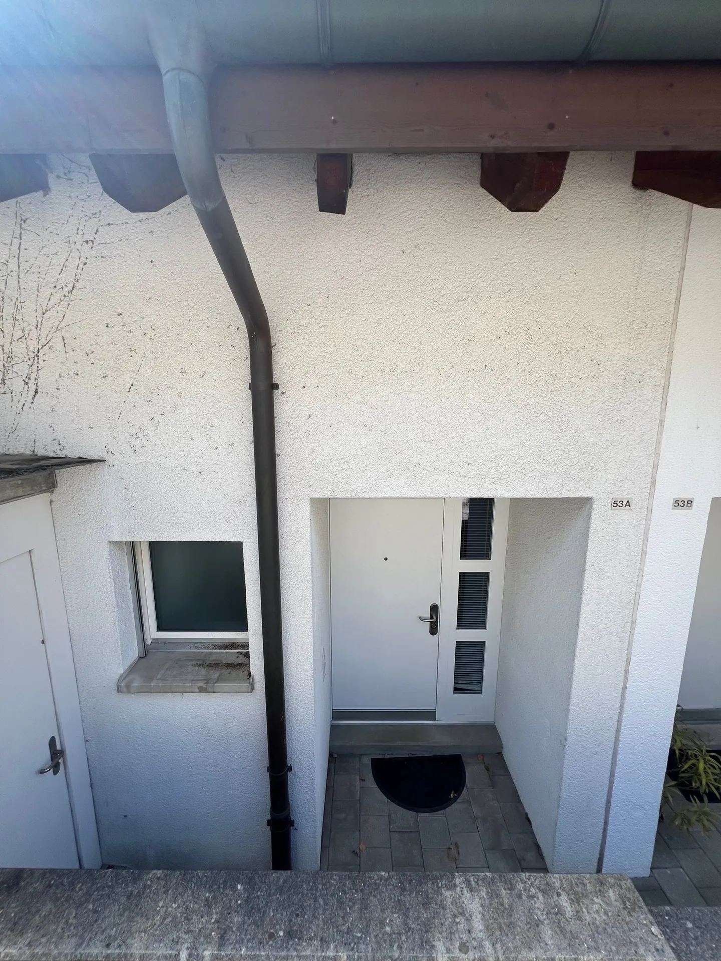 Charmante maison semi-détachée de 5,5 pièces avec jardin et vue à Stettlen - Photo 2 sur 8