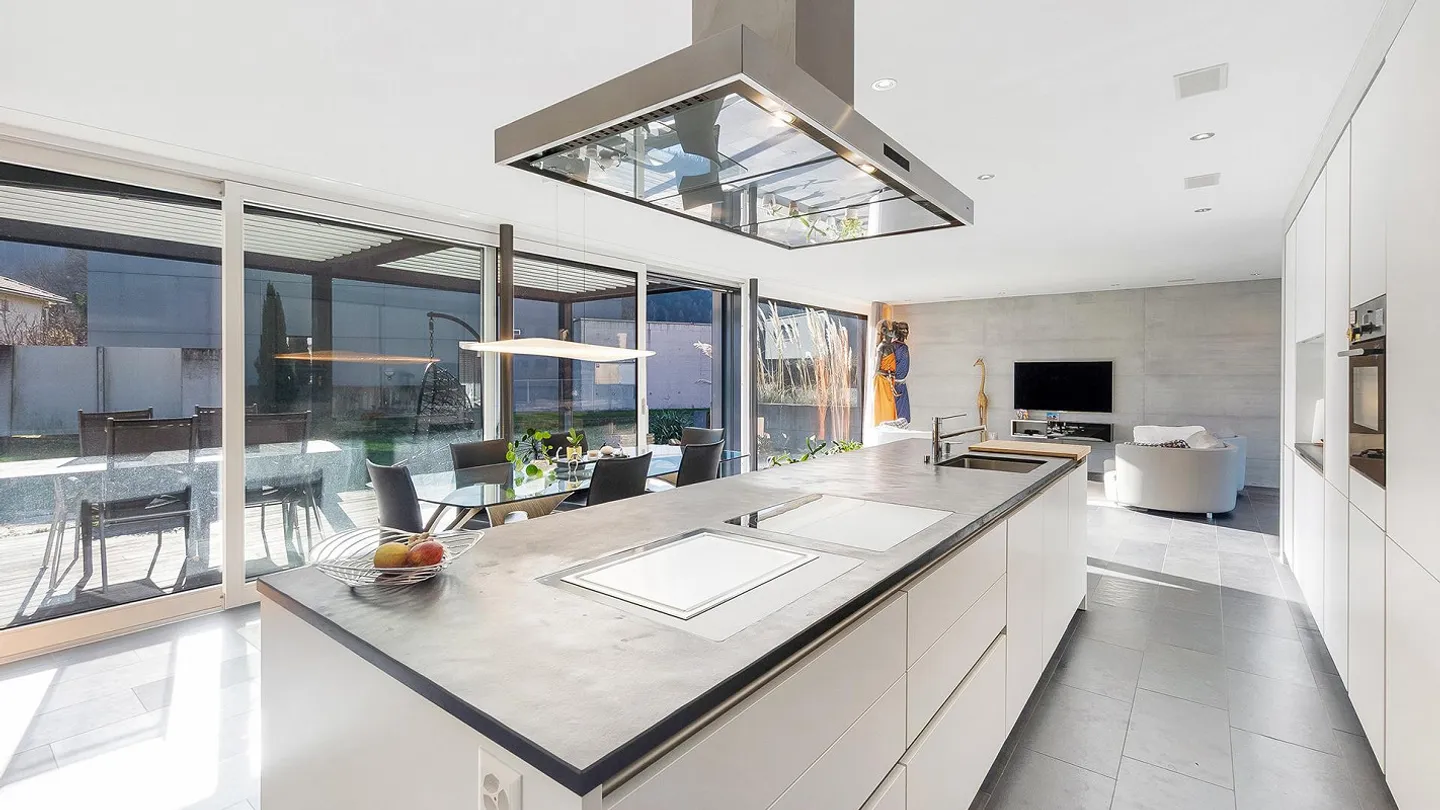 Stylish family house with modern living concept - Photo 3 of 11