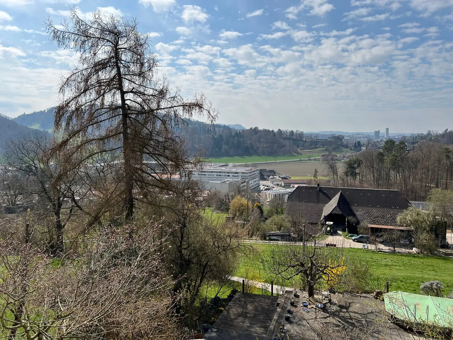 Charmante maison semi-détachée de 5,5 pièces avec jardin et vue à Stettlen - Photo 6 sur 8