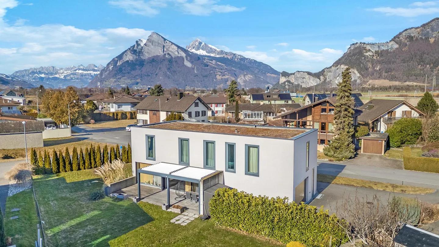 Stylish family house with modern living concept - Photo 1 of 11