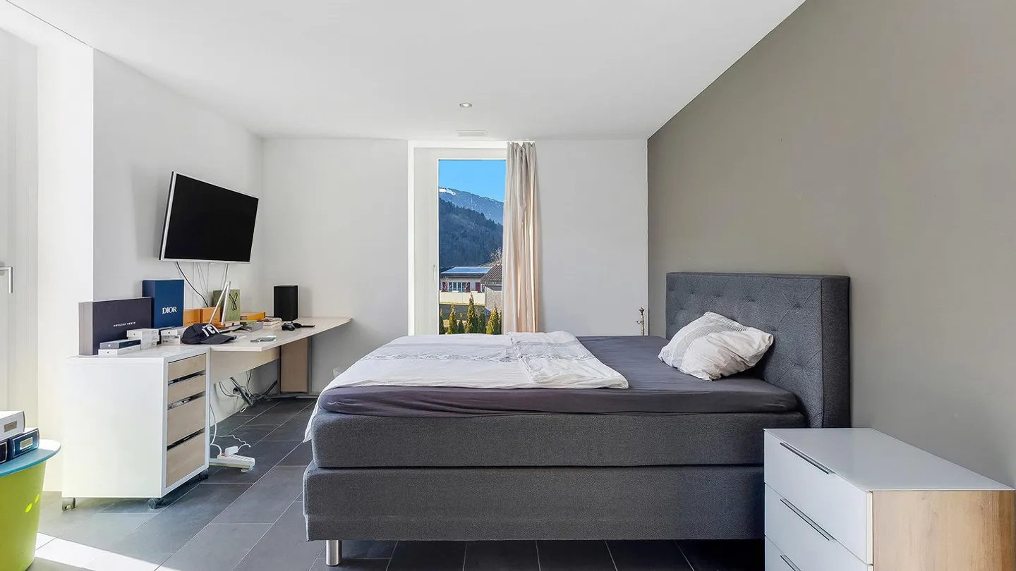 Stylish family house with modern living concept - Photo 9 of 11