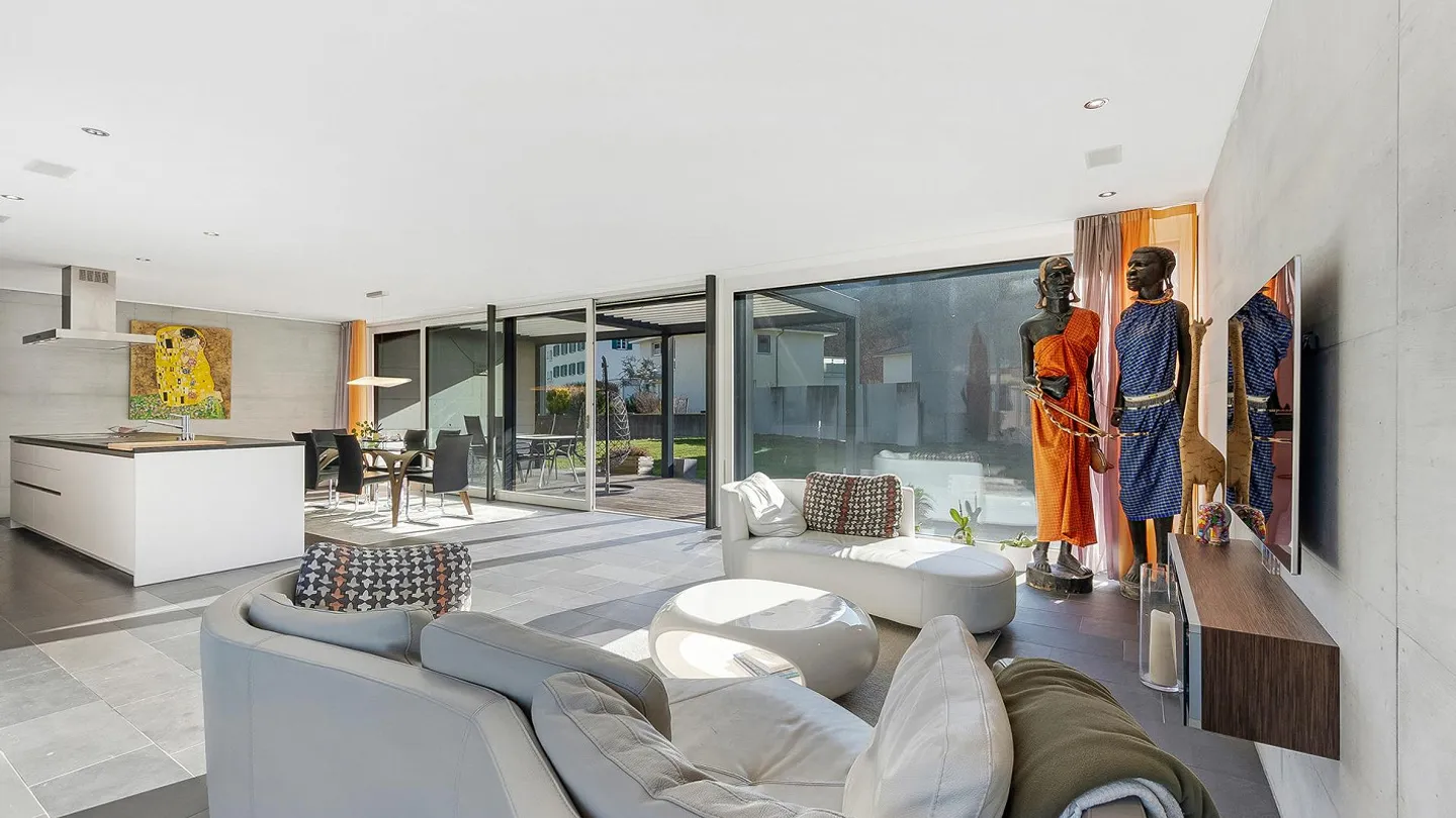 Stylish family house with modern living concept - Photo 6 of 11