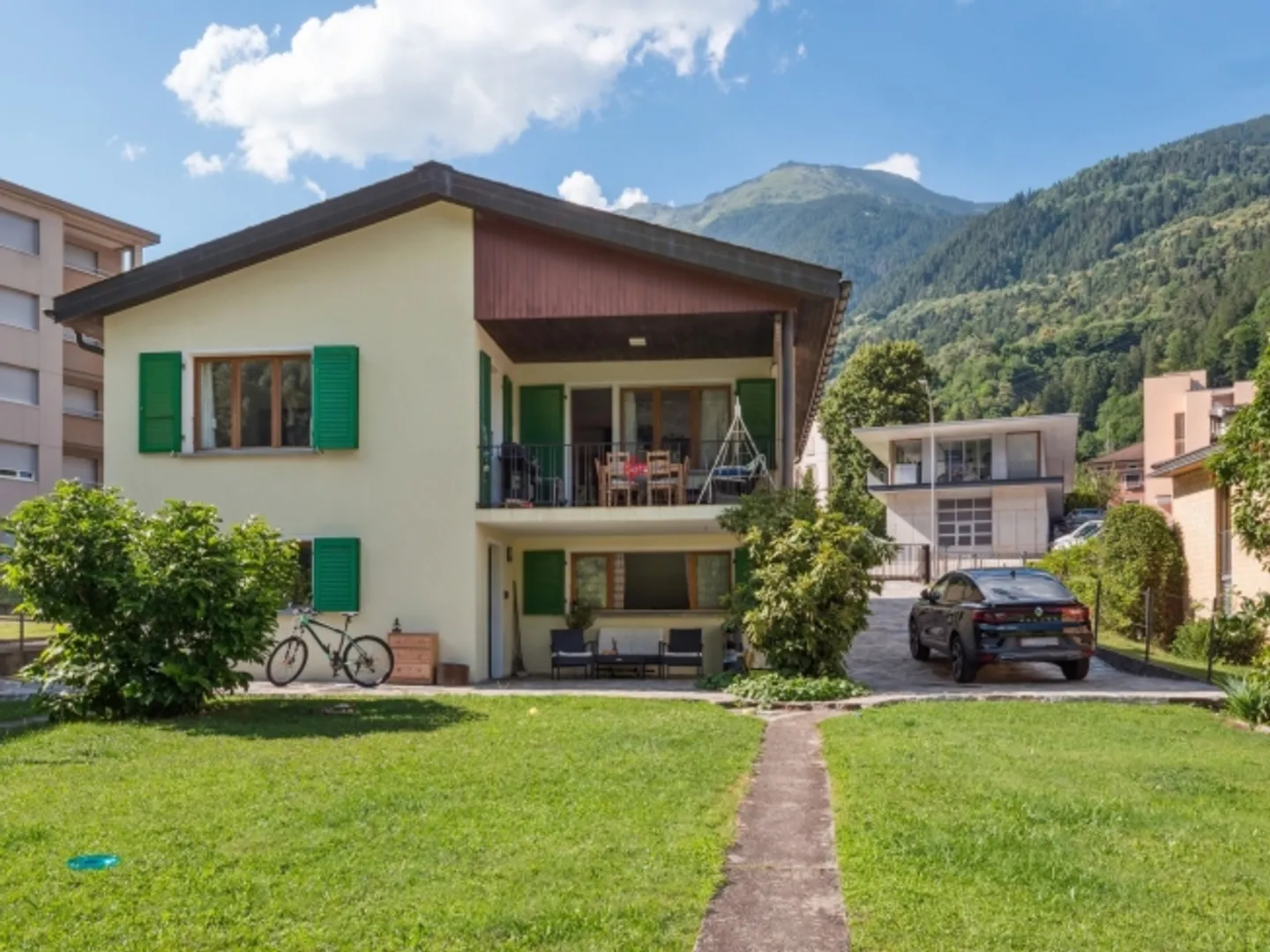 7-Zimmer-Einzelhaus - Foto 2 von 9