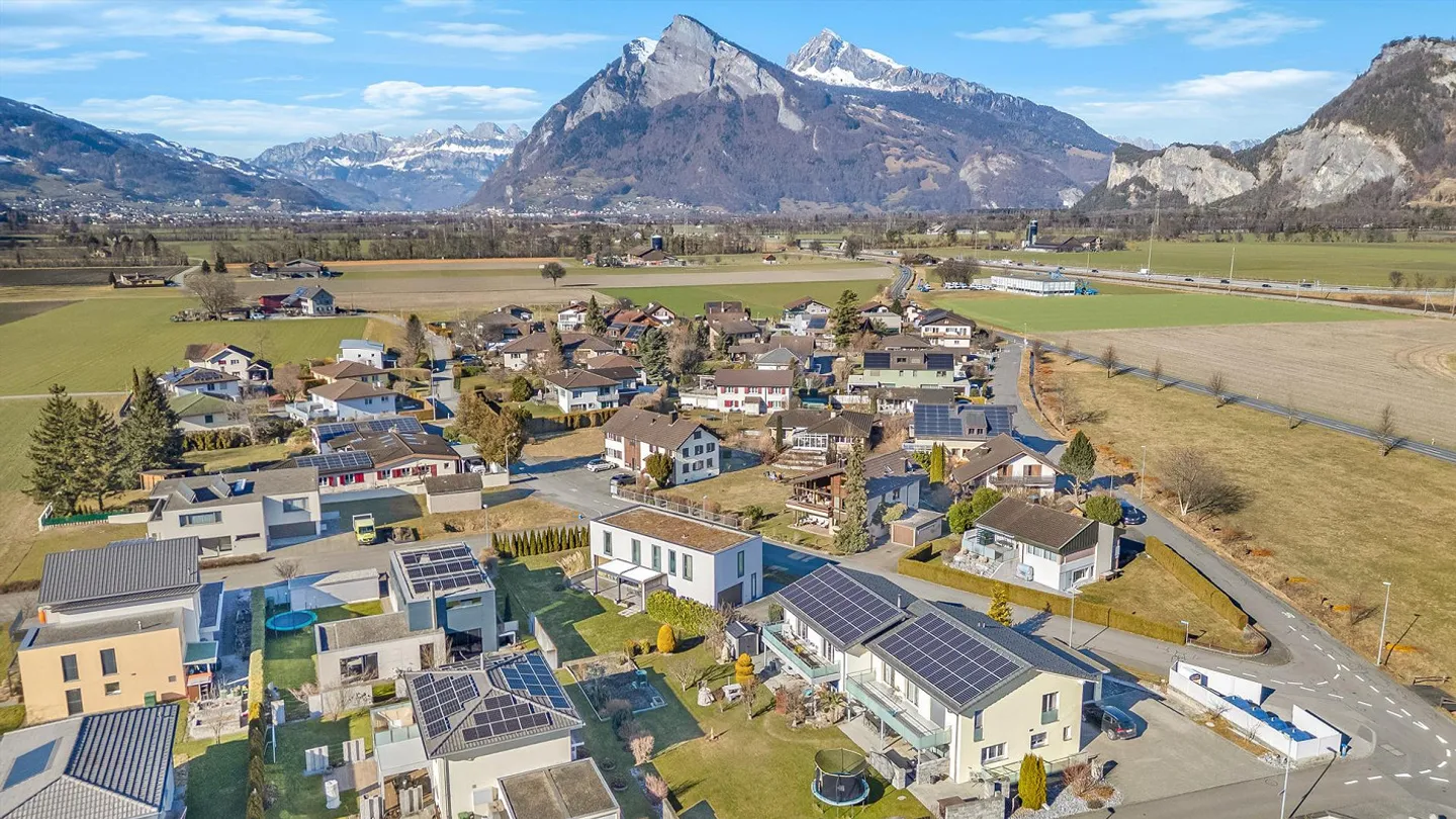 Stylish family house with modern living concept - Photo 11 of 11