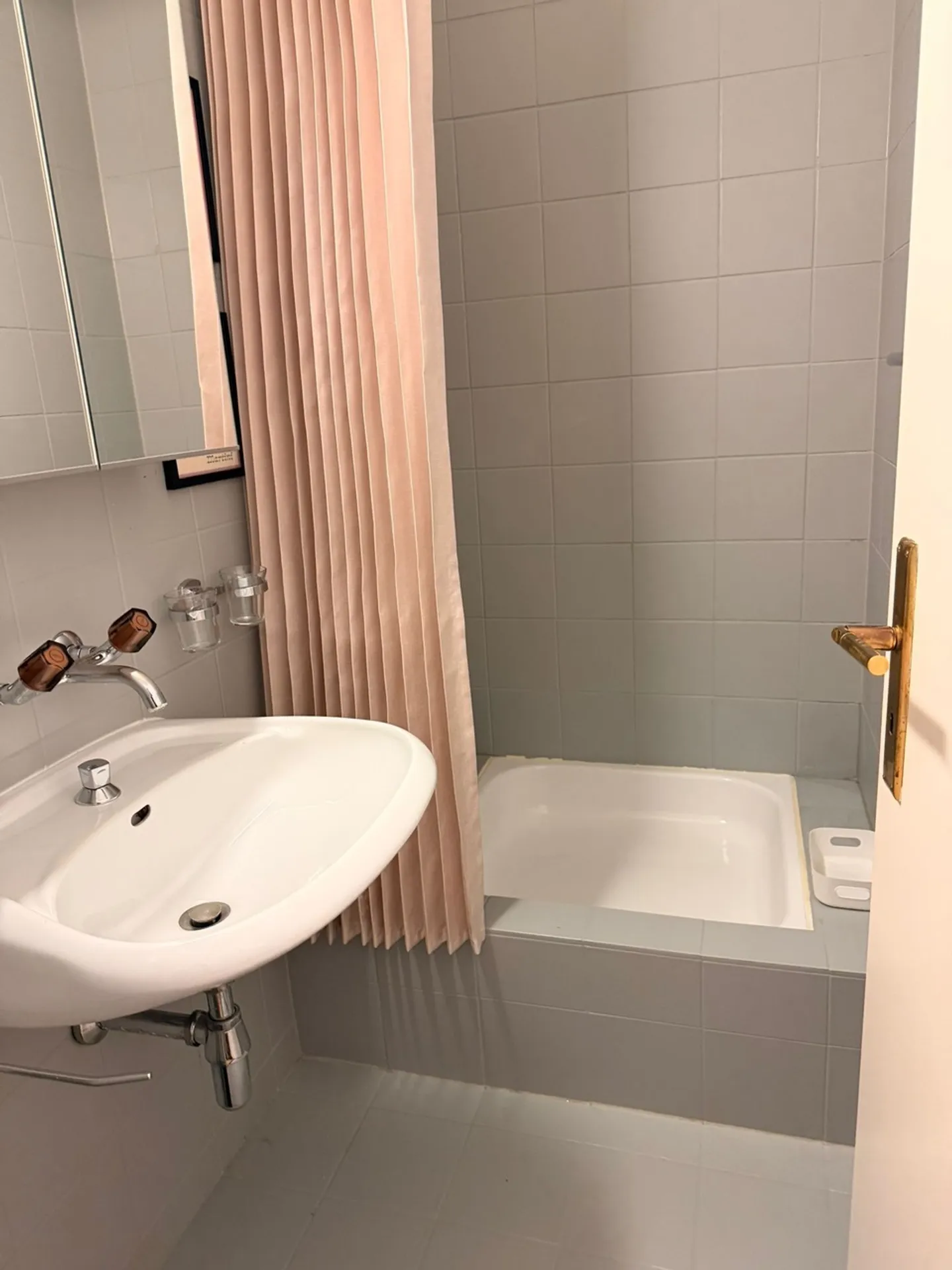 Beautiful 5-room apartment in a quiet location with balconies in Malagnou - Photo 7 of 8