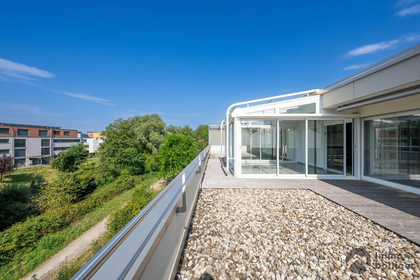 Appartement Attique Stylé avec Terrasse - Photo 1 sur 13
