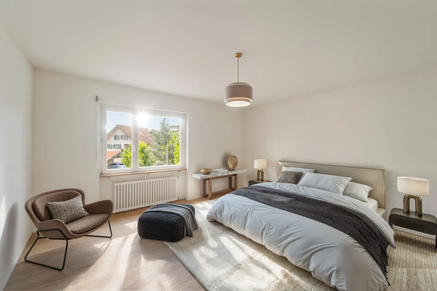 Central & Renovated: 4.5-Room Apartment in Top Condition - Photo 2 of 16