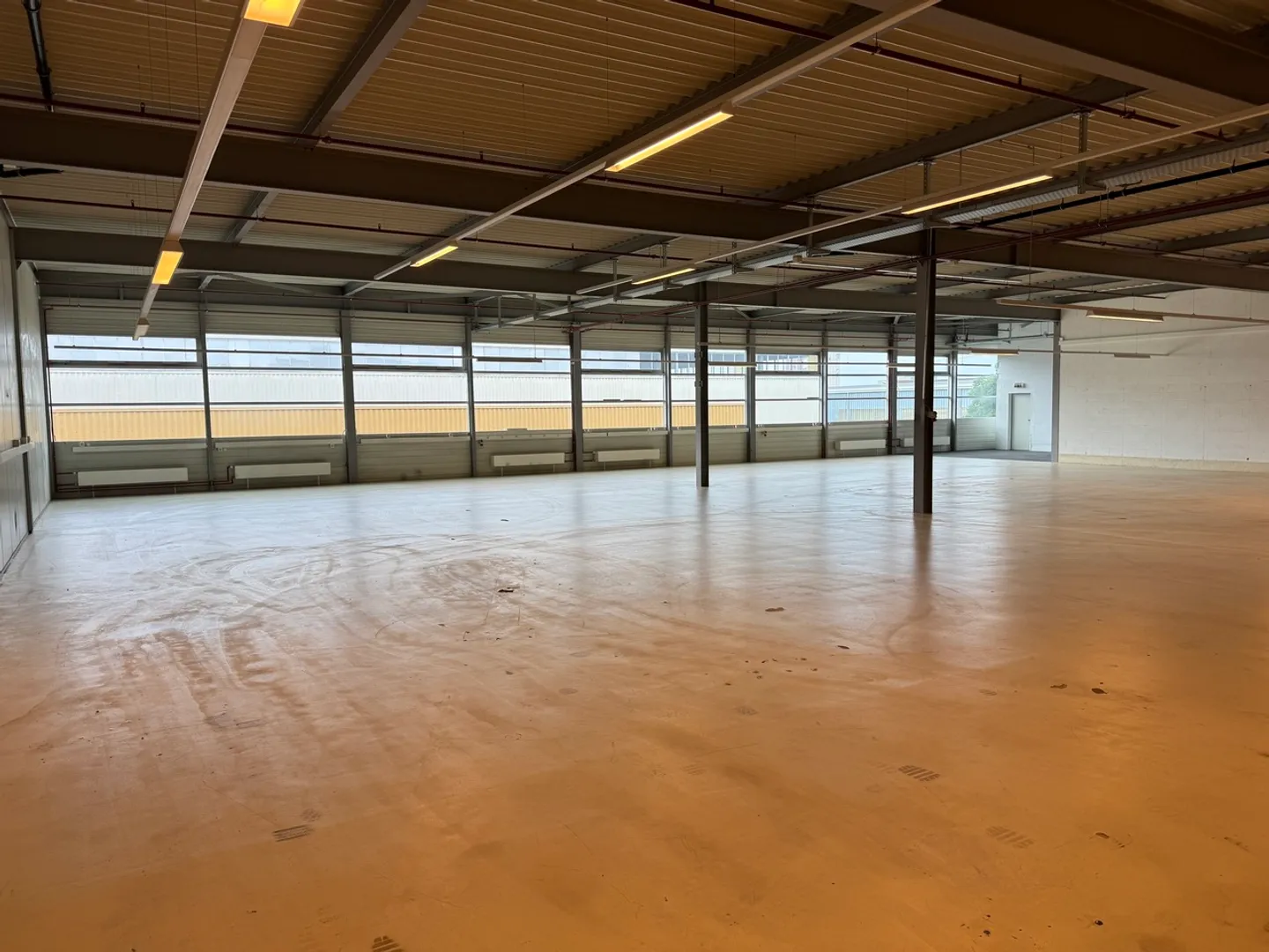 Opportunità - ZI Champ-Colin - bella superficie di 690m2 (3 mesi offerti) - Foto 3 di 5