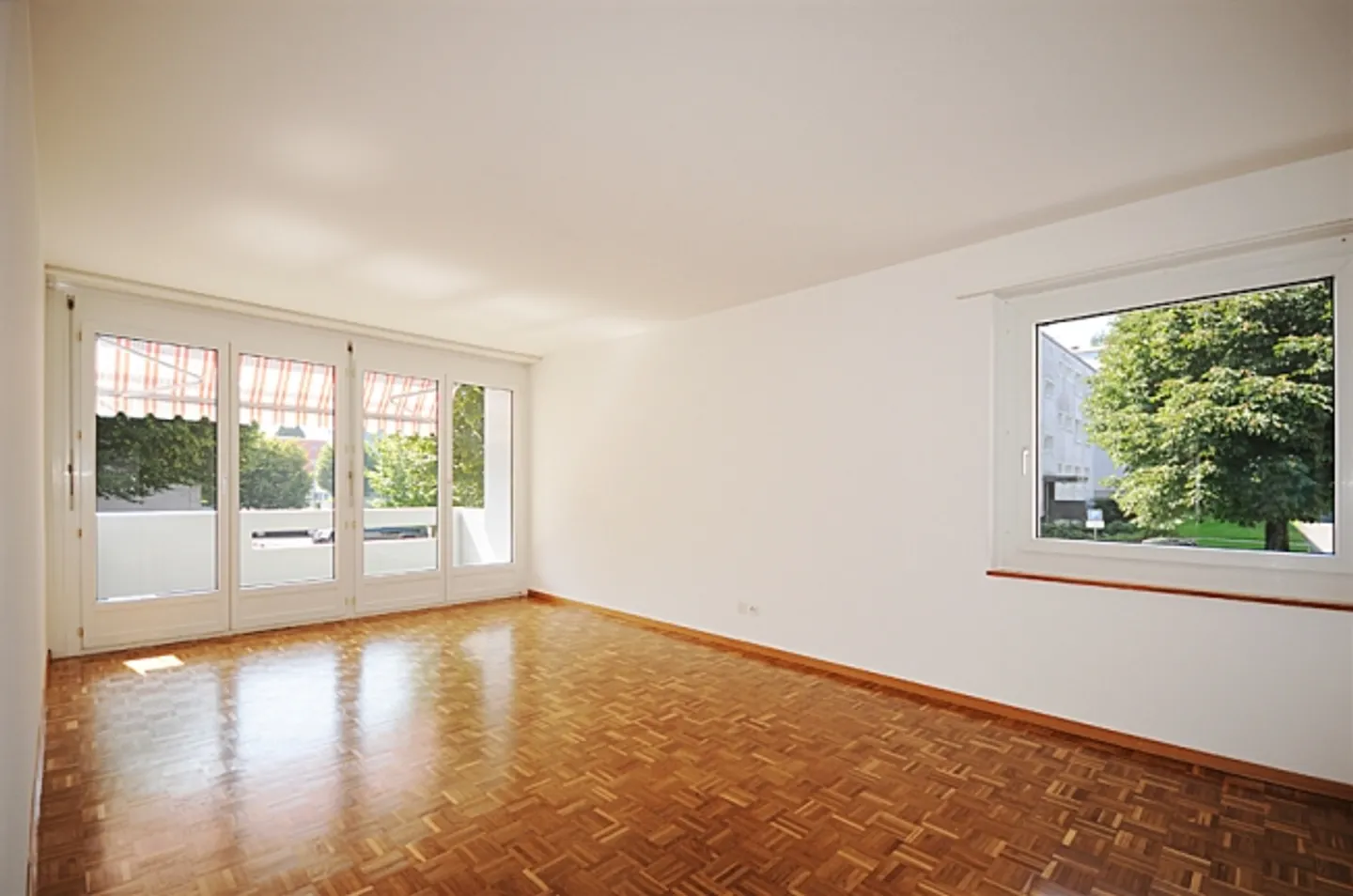 Quiet Living in the Green "Rent without Deposit" - Photo 2 of 9