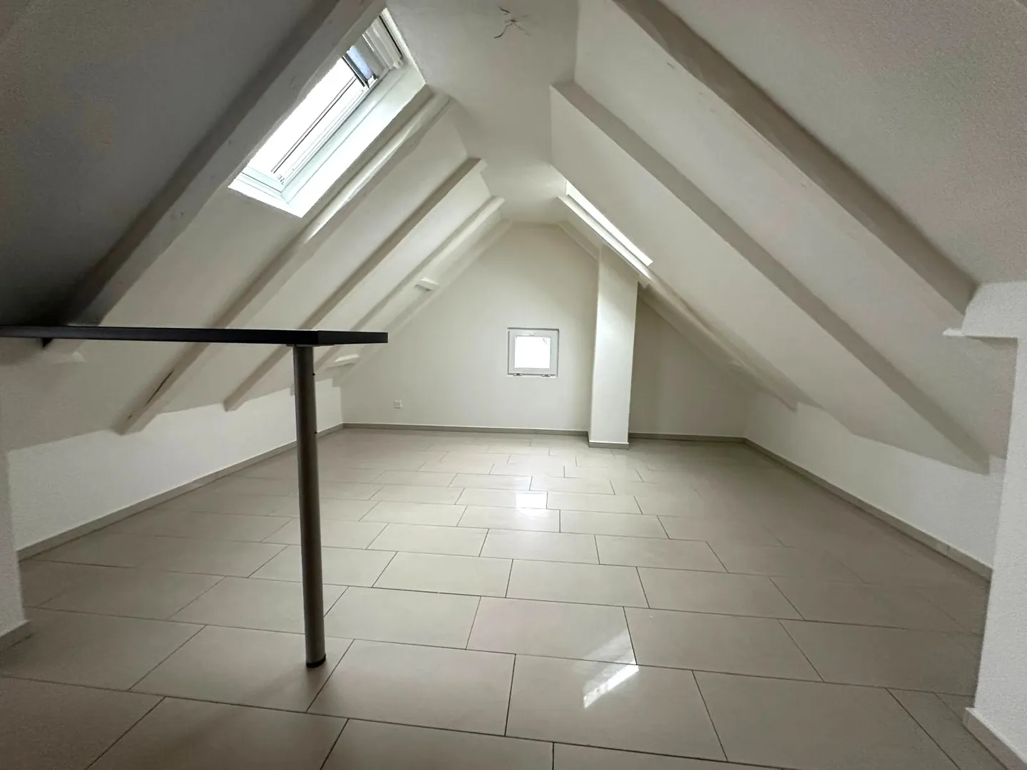 Charmante 2.5-Zimmer-Wohnung im Dachgeschoss in Romanshorn – ab Dezember 2026 verfügbar - Foto 3 von 8