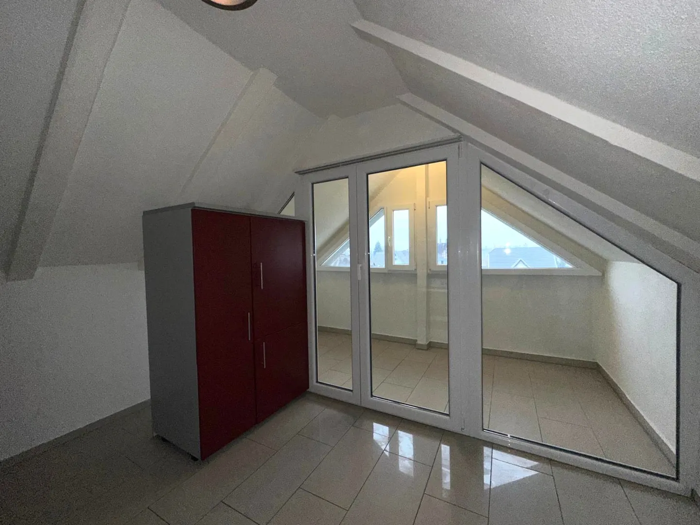 Charmante 2.5-Zimmer-Wohnung im Dachgeschoss in Romanshorn – ab Dezember 2026 verfügbar - Foto 4 von 8