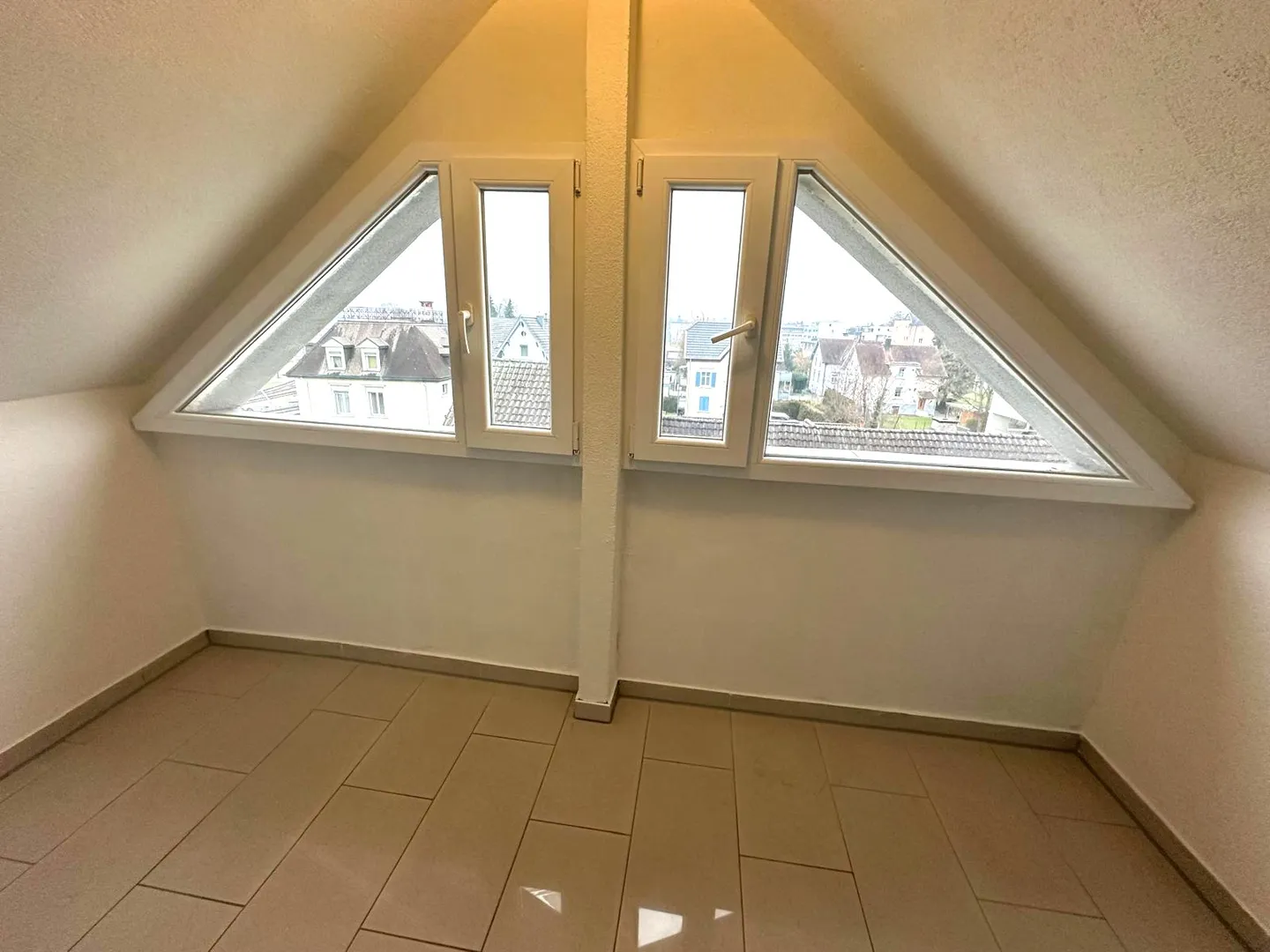 Charmante 2.5-Zimmer-Wohnung im Dachgeschoss in Romanshorn – ab Dezember 2026 verfügbar - Foto 5 von 8