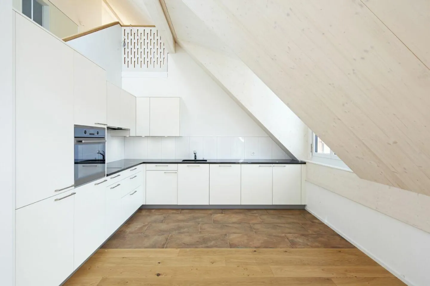 Moderno appartamento duplex di 3,5 stanze con galleria - Foto 1 di 15