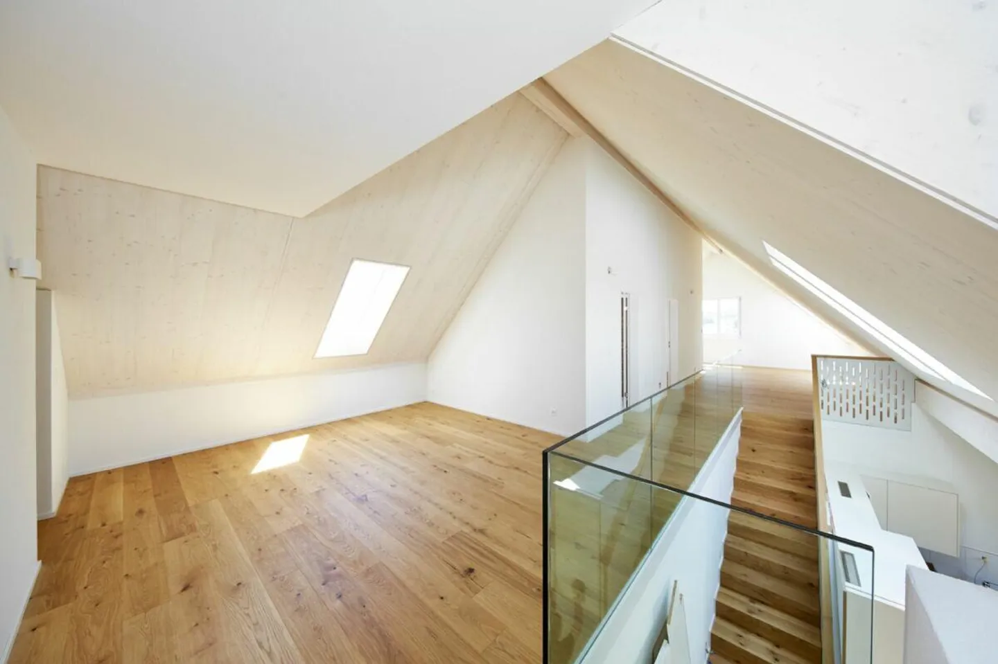 Moderno appartamento duplex di 3,5 stanze con galleria - Foto 4 di 15