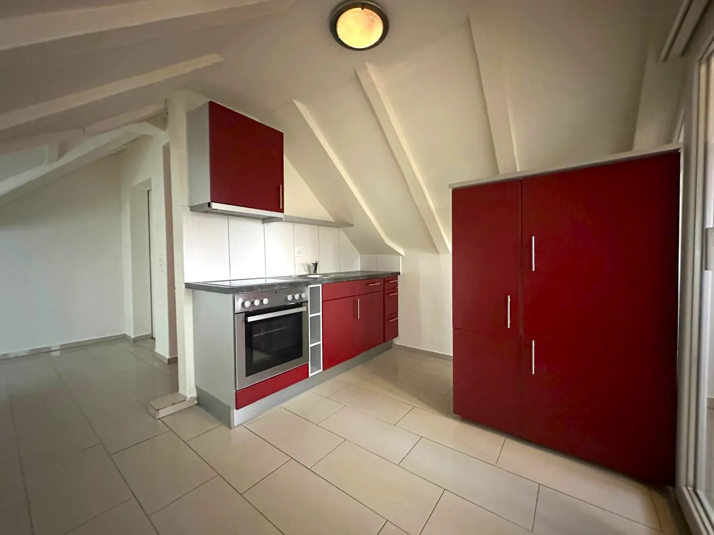 Charmante 2.5-Zimmer-Wohnung im Dachgeschoss in Romanshorn – ab Dezember 2026 verfügbar - Foto 6 von 8
