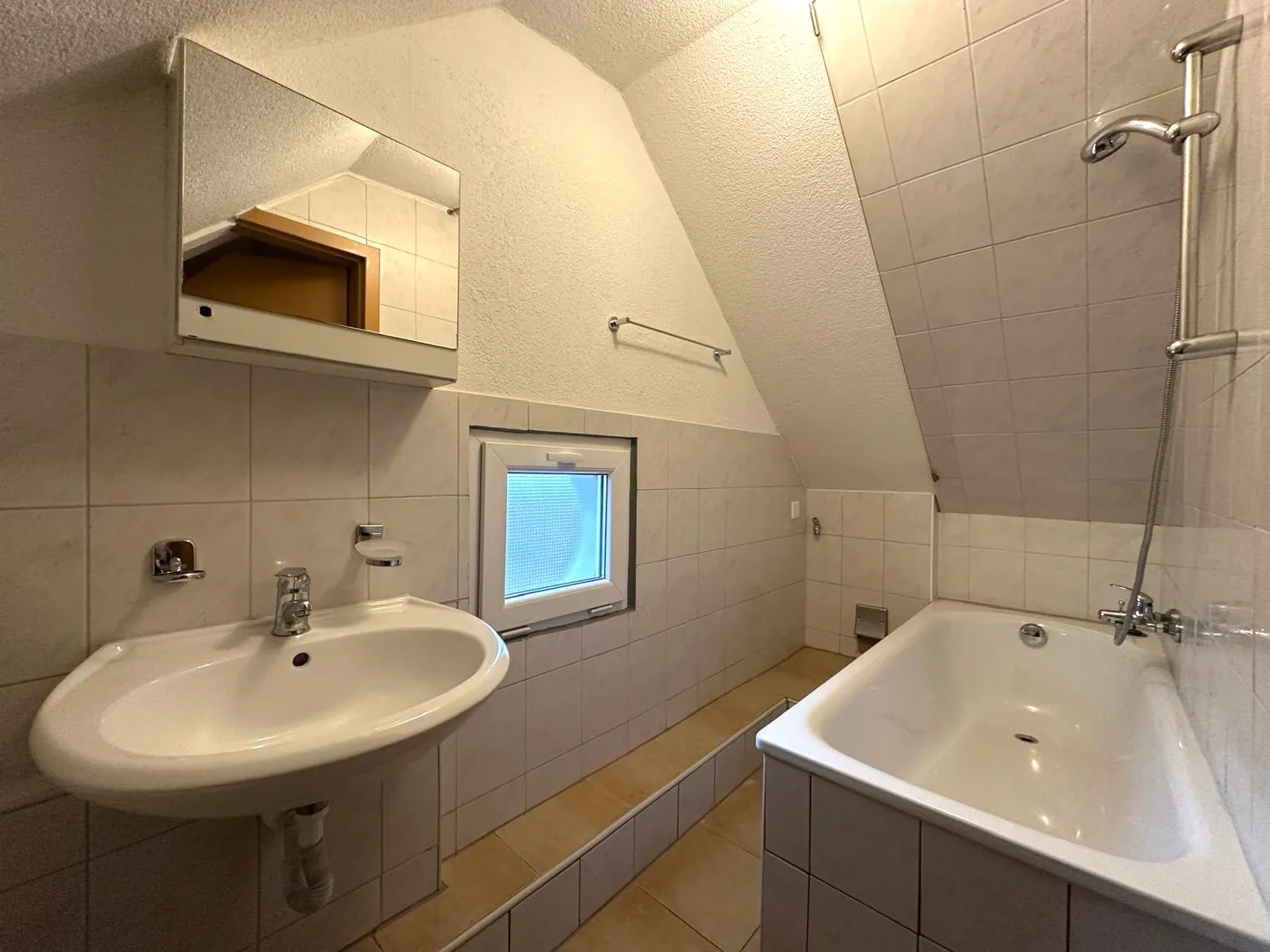 Charmante 2.5-Zimmer-Wohnung im Dachgeschoss in Romanshorn – ab Dezember 2026 verfügbar - Foto 8 von 8