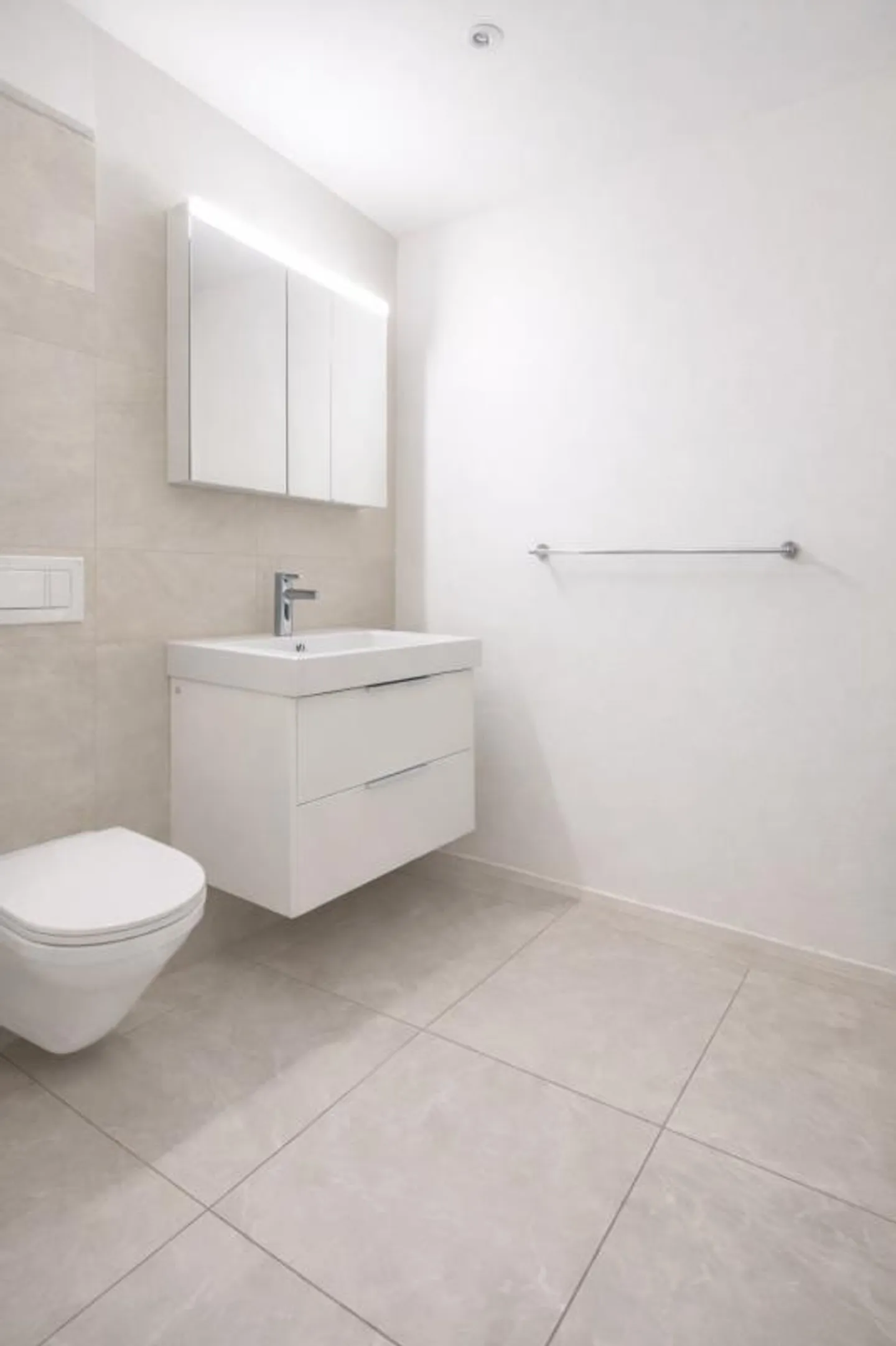 Moderne Attika-Wohnung in Oberwil - Foto 4 von 7