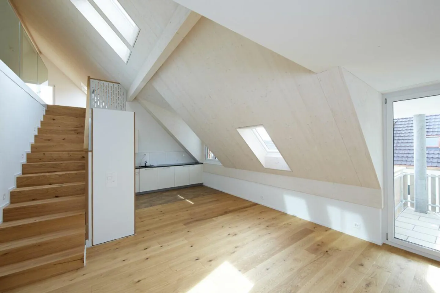 Moderno appartamento duplex di 3,5 stanze con galleria - Foto 3 di 15