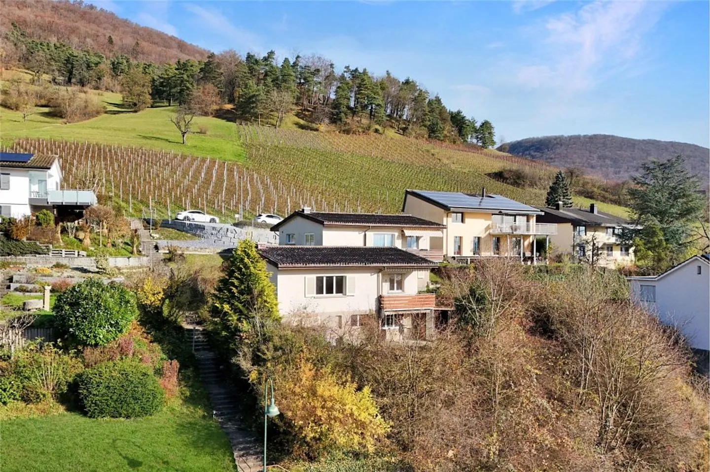 Renovationsobjekt mit Potenzial  5.5-Zimmer-Einfamilienhaus mit schöner Aussicht, bei den Reben - Foto 1 von 13