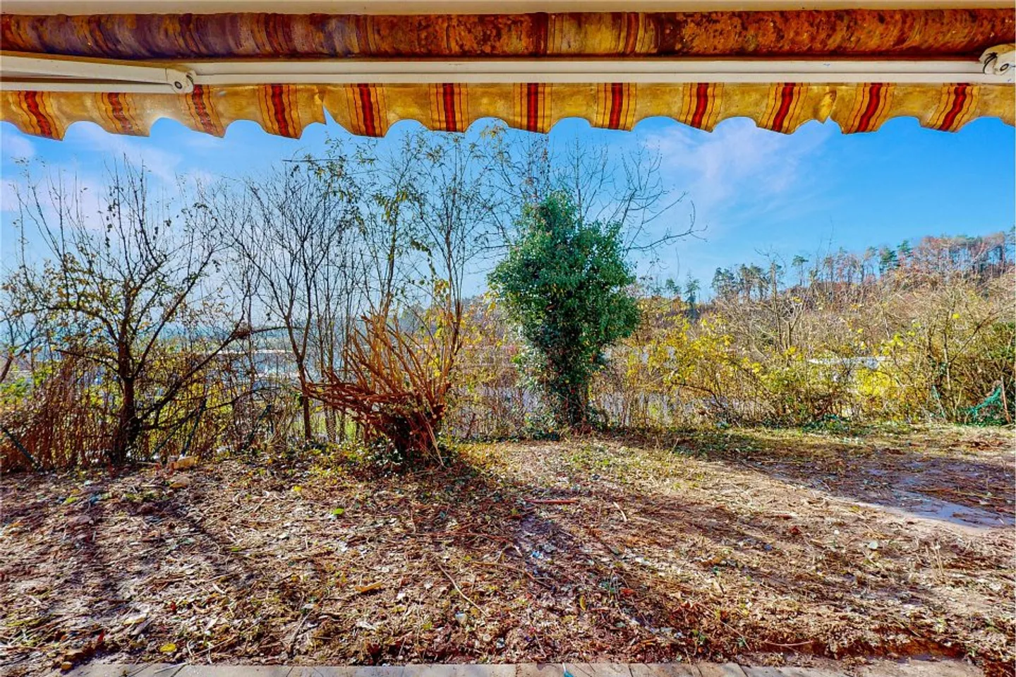 Renovationsobjekt mit Potenzial  5.5-Zimmer-Einfamilienhaus mit schöner Aussicht, bei den Reben - Foto 4 von 13